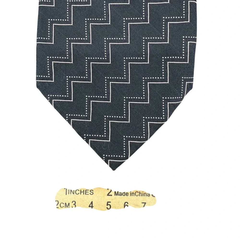 Ralph Lauren Purple Label Mens Black Zig Zag Pattern Silk Tie‎ Made in Italy